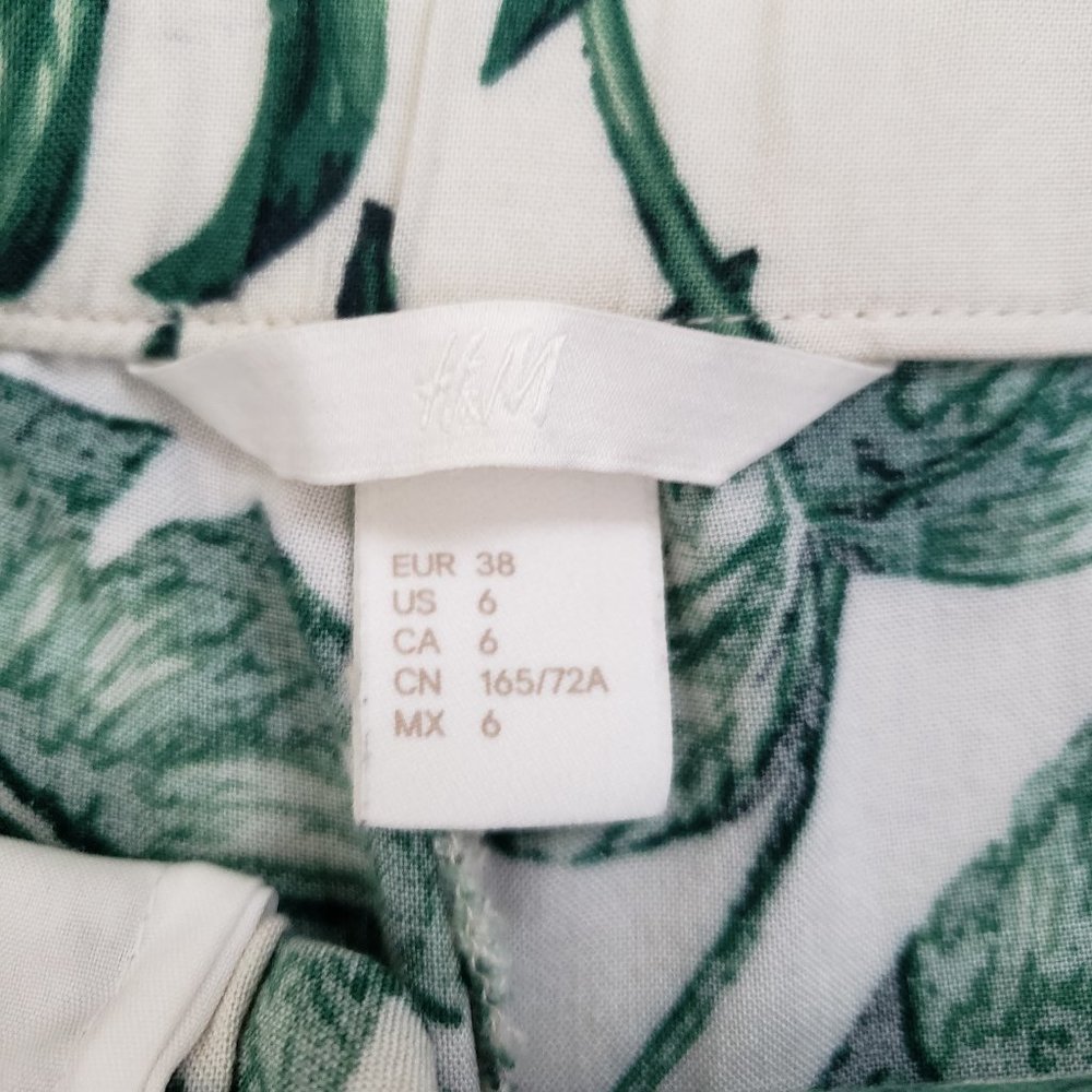 H&M Tropical Palm Print High Waist Paperbag Shorts Size 6 - Picture 4 of 10